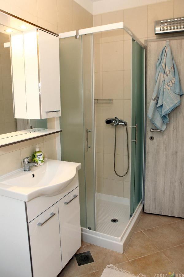 Nice Apartment Near The Sea Es3 Umago Esterno foto